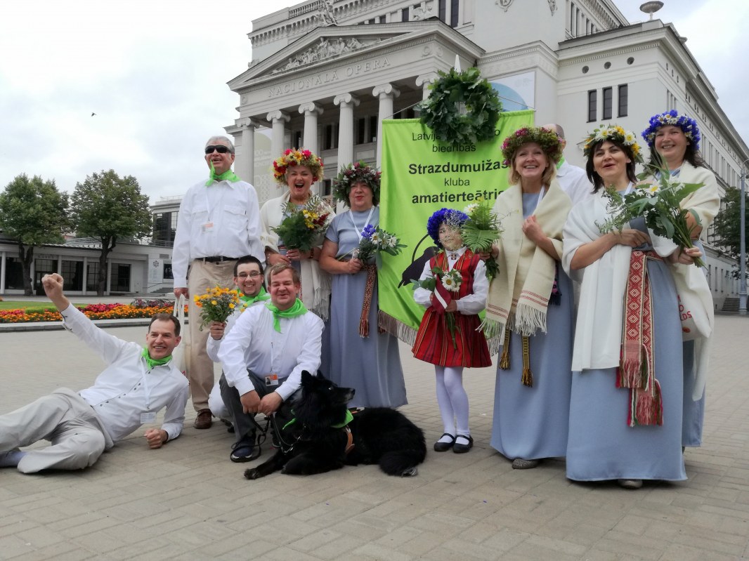 Biedrības amatierteātris piedalās Dziesmu un deju svētku gājienā