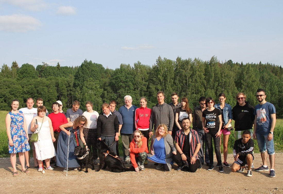 "Nebaidies tumsā uzdrīkstēties" noslēdzies Latvijas - Zviedrijas jauniešu pieredzes apmaiņas projekts