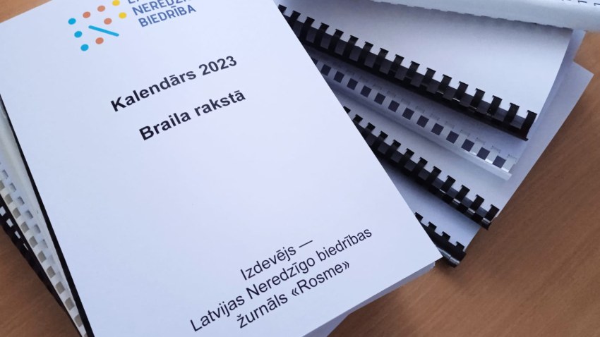 IESPĒJA SAŅEMT BEZMAKSAS KALENDĀRU 2023. GADAM BRAILA RAKSTĀ