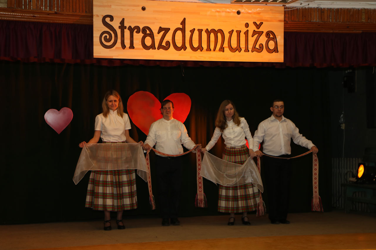 Strazdi - deju grupa